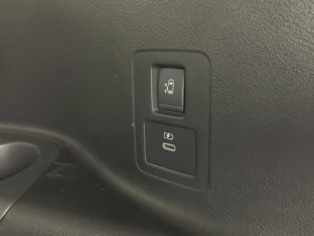 日産 セレナ ハイウェイスター V 秋田県 2023(令5)年 4.8万km ダイヤモンドブラック ４WD/Bluetooth/AM/FM/ビルトインETC/前席シートヒーター/後席シートヒーター/ステアリングヒーター/パドルシフト/両側パワースライドドア/純正AW/前後コーナーセンサー/アイドリングストップ/クルーズコントロール/オートマチックハイビーム/カーテンエアバック/サンシェード/HDMI入力端子/USB入力端子/スマートキー/スペアキー