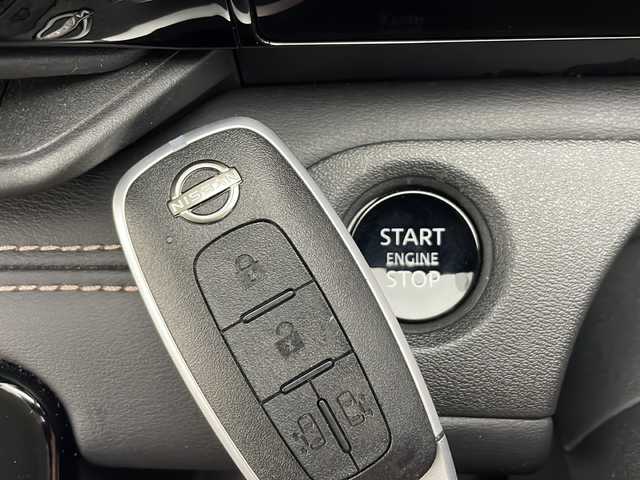 日産 セレナ ハイウェイスター V 秋田県 2023(令5)年 4.8万km ダイヤモンドブラック ４WD/Bluetooth/AM/FM/ビルトインETC/前席シートヒーター/後席シートヒーター/ステアリングヒーター/パドルシフト/両側パワースライドドア/純正AW/前後コーナーセンサー/アイドリングストップ/クルーズコントロール/オートマチックハイビーム/カーテンエアバック/サンシェード/HDMI入力端子/USB入力端子/スマートキー/スペアキー