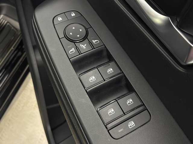 日産 セレナ ハイウェイスター V 秋田県 2023(令5)年 4.8万km ダイヤモンドブラック ４WD/Bluetooth/AM/FM/ビルトインETC/前席シートヒーター/後席シートヒーター/ステアリングヒーター/パドルシフト/両側パワースライドドア/純正AW/前後コーナーセンサー/アイドリングストップ/クルーズコントロール/オートマチックハイビーム/カーテンエアバック/サンシェード/HDMI入力端子/USB入力端子/スマートキー/スペアキー