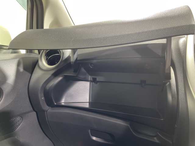 日産 ノート メダリスト 神奈川県 2012(平24)年 3.4万km ブリリアントホワイトパール 純正7インチナビ/アラウンドビューモニター/ハーフレザーシート/アイドリングストップ/オートエアコン/アームレスト/フォグランプ/オートライト/電動格納ミラー/純正14インチAW/プッシュスタート/スマートキー/フロアマット