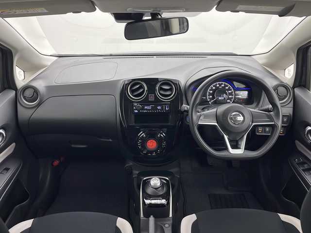 日産 ノート e－パワー X FOUR 秋田県 2020(令2)年 6.1万km ダークメタルグレー 4WD/KENWOODオーディオ　/CD/AM/AUX/衝突被害軽減ブレーキ　/レーンキープアシスト　/横滑り防止装置　/車両接近通報装置　/前後クリアランスソナー　/ETC　/スペアキー　/プッシュスタート　/フロアマット　/純正アルミホイールキャップ/ハロゲンライト/オートライト/電動格納ミラー