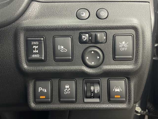 日産 ノート e－パワー X FOUR 秋田県 2020(令2)年 6.1万km ダークメタルグレー 4WD/KENWOODオーディオ　/CD/AM/AUX/衝突被害軽減ブレーキ　/レーンキープアシスト　/横滑り防止装置　/車両接近通報装置　/前後クリアランスソナー　/ETC　/スペアキー　/プッシュスタート　/フロアマット　/純正アルミホイールキャップ/ハロゲンライト/オートライト/電動格納ミラー