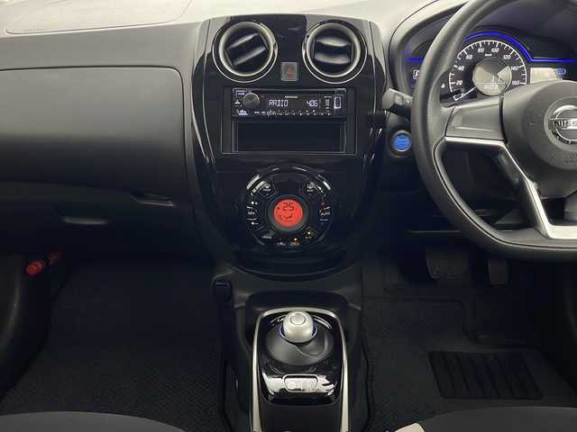 日産 ノート e－パワー X FOUR 秋田県 2020(令2)年 6.1万km ダークメタルグレー 4WD/KENWOODオーディオ　/CD/AM/AUX/衝突被害軽減ブレーキ　/レーンキープアシスト　/横滑り防止装置　/車両接近通報装置　/前後クリアランスソナー　/ETC　/スペアキー　/プッシュスタート　/フロアマット　/純正アルミホイールキャップ/ハロゲンライト/オートライト/電動格納ミラー