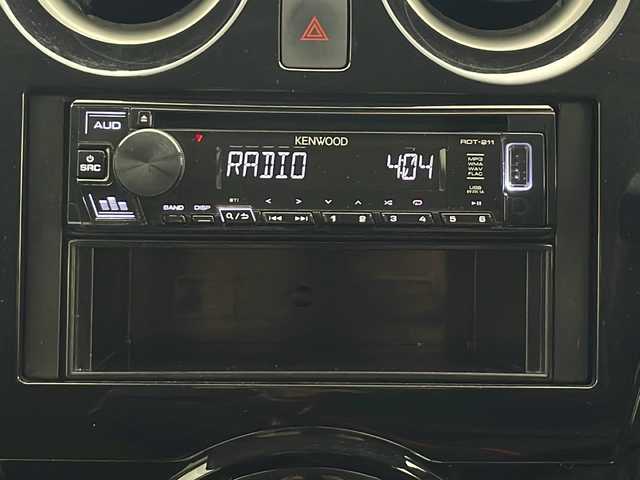 日産 ノート e－パワー X FOUR 秋田県 2020(令2)年 6.1万km ダークメタルグレー 4WD/KENWOODオーディオ　/CD/AM/AUX/衝突被害軽減ブレーキ　/レーンキープアシスト　/横滑り防止装置　/車両接近通報装置　/前後クリアランスソナー　/ETC　/スペアキー　/プッシュスタート　/フロアマット　/純正アルミホイールキャップ/ハロゲンライト/オートライト/電動格納ミラー