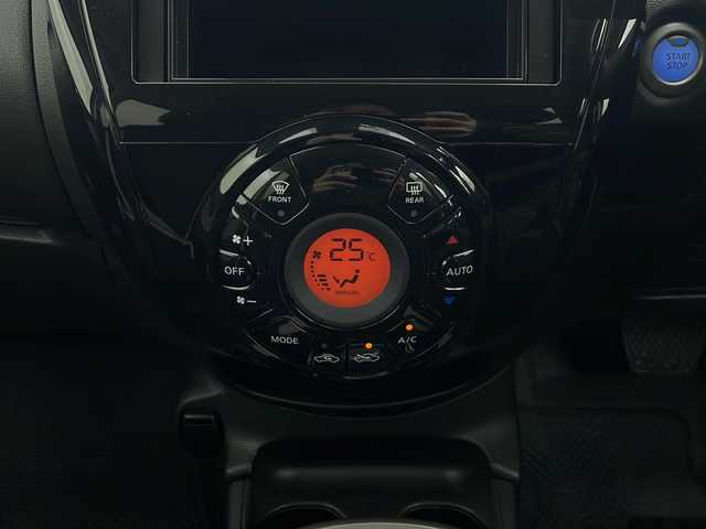 日産 ノート e－パワー X FOUR 秋田県 2020(令2)年 6.1万km ダークメタルグレー 4WD/KENWOODオーディオ　/CD/AM/AUX/衝突被害軽減ブレーキ　/レーンキープアシスト　/横滑り防止装置　/車両接近通報装置　/前後クリアランスソナー　/ETC　/スペアキー　/プッシュスタート　/フロアマット　/純正アルミホイールキャップ/ハロゲンライト/オートライト/電動格納ミラー