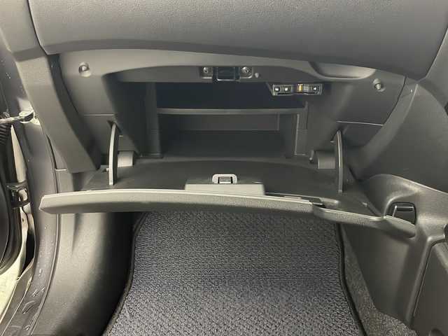 日産 ノート e－パワー X FOUR 秋田県 2020(令2)年 6.1万km ダークメタルグレー 4WD/KENWOODオーディオ　/CD/AM/AUX/衝突被害軽減ブレーキ　/レーンキープアシスト　/横滑り防止装置　/車両接近通報装置　/前後クリアランスソナー　/ETC　/スペアキー　/プッシュスタート　/フロアマット　/純正アルミホイールキャップ/ハロゲンライト/オートライト/電動格納ミラー