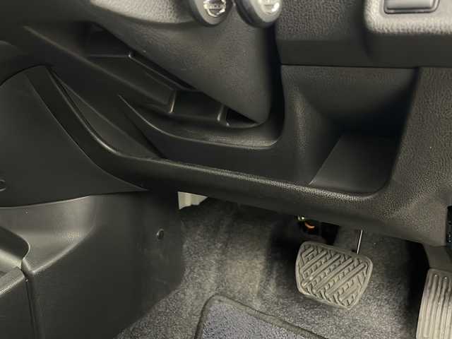 日産 ノート e－パワー X FOUR 秋田県 2020(令2)年 6.1万km ダークメタルグレー 4WD/KENWOODオーディオ　/CD/AM/AUX/衝突被害軽減ブレーキ　/レーンキープアシスト　/横滑り防止装置　/車両接近通報装置　/前後クリアランスソナー　/ETC　/スペアキー　/プッシュスタート　/フロアマット　/純正アルミホイールキャップ/ハロゲンライト/オートライト/電動格納ミラー