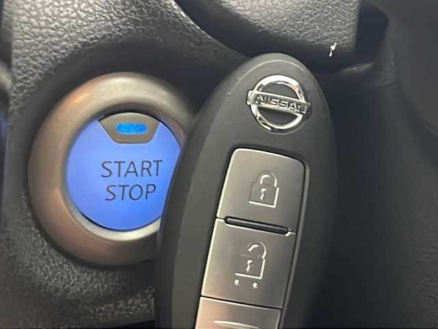 日産 ノート e－パワー X FOUR 秋田県 2020(令2)年 6.1万km ダークメタルグレー 4WD/KENWOODオーディオ　/CD/AM/AUX/衝突被害軽減ブレーキ　/レーンキープアシスト　/横滑り防止装置　/車両接近通報装置　/前後クリアランスソナー　/ETC　/スペアキー　/プッシュスタート　/フロアマット　/純正アルミホイールキャップ/ハロゲンライト/オートライト/電動格納ミラー