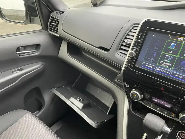 日産 セレナ ハイウェイスターVセレクションⅡ 群馬県 2019(平31)年 7.3万km ブリリアントホワイトパール 2トーン ワンオーナー/プロパイロット/インテリジェントパーキングアシスト/純正9型ナビ/純正フリップダウンモニター/フルセグTV/Bluetooth/CD/DVD/Blu-ray/純正ドライブレコーダー/アラウンドビューモニター/ビルトインETC/両側パワースライドドア/ハンズフリースライドドア/レーダークルーズコントロール/LEDヘッドライト/オートライト/ステアリングスイッチ/横滑り防止装置/前後コーナーセンサー/衝突軽減ブレーキ/レーンキープアシスト/W/サイド/カーテンエアバック/保証書/取扱説明書