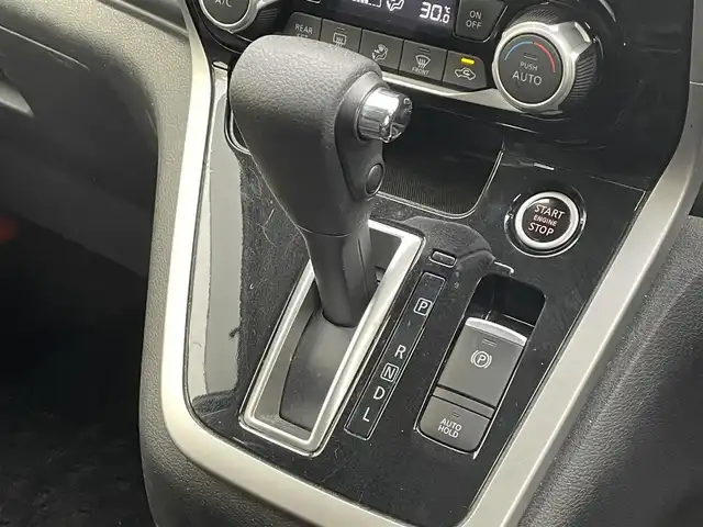 日産 セレナ ハイウェイスターVセレクションⅡ 群馬県 2019(平31)年 7.3万km ブリリアントホワイトパール 2トーン ワンオーナー/プロパイロット/インテリジェントパーキングアシスト/純正9型ナビ/純正フリップダウンモニター/フルセグTV/Bluetooth/CD/DVD/Blu-ray/純正ドライブレコーダー/アラウンドビューモニター/ビルトインETC/両側パワースライドドア/ハンズフリースライドドア/レーダークルーズコントロール/LEDヘッドライト/オートライト/ステアリングスイッチ/横滑り防止装置/前後コーナーセンサー/衝突軽減ブレーキ/レーンキープアシスト/W/サイド/カーテンエアバック/保証書/取扱説明書