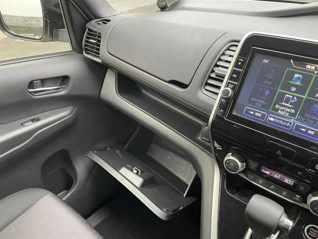 日産 セレナ ハイウェイスターVセレクションⅡ 群馬県 2019(平31)年 7.3万km ブリリアントホワイトパール 2トーン ワンオーナー/プロパイロット/インテリジェントパーキングアシスト/純正9型ナビ/純正フリップダウンモニター/フルセグTV/Bluetooth/CD/DVD/Blu-ray/純正ドライブレコーダー/アラウンドビューモニター/ビルトインETC/両側パワースライドドア/ハンズフリースライドドア/レーダークルーズコントロール/LEDヘッドライト/オートライト/ステアリングスイッチ/横滑り防止装置/前後コーナーセンサー/衝突軽減ブレーキ/レーンキープアシスト/W/サイド/カーテンエアバック/保証書/取扱説明書