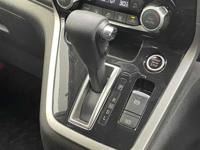 日産 セレナ ハイウェイスターVセレクションⅡ 群馬県 2019(平31)年 7.3万km ブリリアントホワイトパール 2トーン ワンオーナー/プロパイロット/インテリジェントパーキングアシスト/純正9型ナビ/純正フリップダウンモニター/フルセグTV/Bluetooth/CD/DVD/Blu-ray/純正ドライブレコーダー/アラウンドビューモニター/ビルトインETC/両側パワースライドドア/ハンズフリースライドドア/レーダークルーズコントロール/LEDヘッドライト/オートライト/ステアリングスイッチ/横滑り防止装置/前後コーナーセンサー/衝突軽減ブレーキ/レーンキープアシスト/W/サイド/カーテンエアバック/保証書/取扱説明書