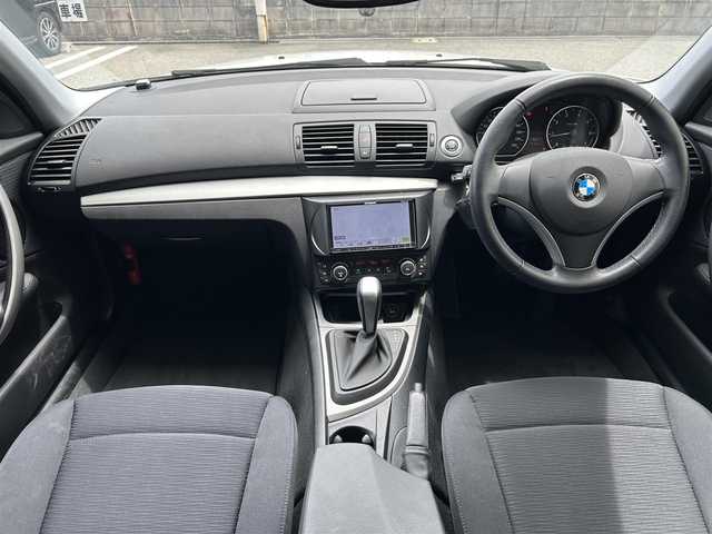 ＢＭＷ １１６ｉ 兵庫県 2010(平22)年 4.7万km 白 社外ナビ/(CD/DVD/BT)/フルセグTV/ETC/HIDヘッドライト/電動格納ミラー/スマートキー/スペアキー
