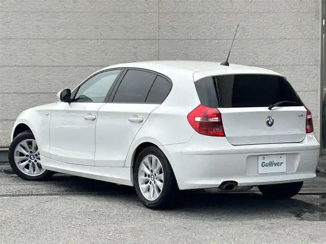 ＢＭＷ １１６ｉ 兵庫県 2010(平22)年 4.7万km 白 社外ナビ/(CD/DVD/BT)/フルセグTV/ETC/HIDヘッドライト/電動格納ミラー/スマートキー/スペアキー