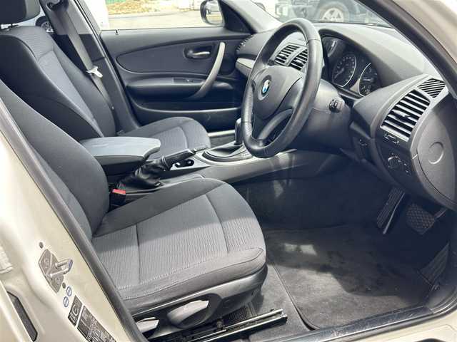 ＢＭＷ １１６ｉ 兵庫県 2010(平22)年 4.7万km 白 社外ナビ/(CD/DVD/BT)/フルセグTV/ETC/HIDヘッドライト/電動格納ミラー/スマートキー/スペアキー