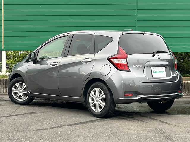 日産 ノート X 茨城県 2019(平31)年 7.1万km ダークメタルグレー 7インチ社外ナビ/AM/FM/CD/SD/BT/iPod/バックカメラ/アイドリングストップ/横滑り防止機能/前後コーナーセンサー/レーンキープアシスト/衝突被害軽減システム/LEDオートライト/USBポート/スマートキー/プッシュスタート/ETC
