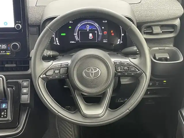 トヨタ シエンタ ハイブリッド Z 岡山県 2023(令5)年 2.7万km ベージュ 純正8インチデイスプレイオーディオ/（AMFM/BT/フルセグTV/CarPlay）/バックカメラ/ステアリングスイッチ/ビルトインETC2.0/両側パワースライドドア/100V電源/ステアリングスイッチ/スマートキー/LEDライト/オートライト/オートハイビーム/コーナーセンサー/トヨタセーフティセンス/新車保証書/スペアキー×1