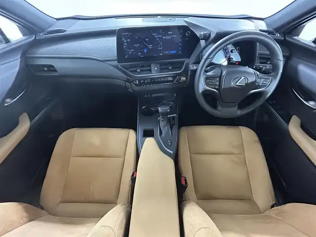 レクサス ＵＸ 200 佐賀県 2023(令5)年 0.8万km ソニッククォーツ 純正12.3インチナビ/AM/FM/USB/Bluetooth/フルセグTV/レクサスセーフティシステム/レーダークルーズコントロール/レーンキープアシスト/バックカメラ/ビルトインETC2.0/前後コーナーセンサー/前後ドライブレコーダー/MTモード付/純正フロアマット/LEDヘッドライト/ドアミラーヒーター/スマートキー/純正17インチアルミホイール