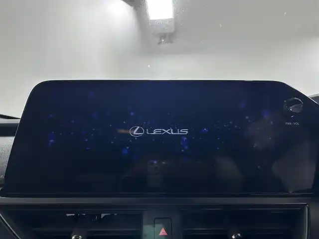 レクサス ＵＸ 200 佐賀県 2023(令5)年 0.8万km ソニッククォーツ 純正12.3インチナビ/AM/FM/USB/Bluetooth/フルセグTV/レクサスセーフティシステム/レーダークルーズコントロール/レーンキープアシスト/バックカメラ/ビルトインETC2.0/前後コーナーセンサー/前後ドライブレコーダー/MTモード付/純正フロアマット/LEDヘッドライト/ドアミラーヒーター/スマートキー/純正17インチアルミホイール
