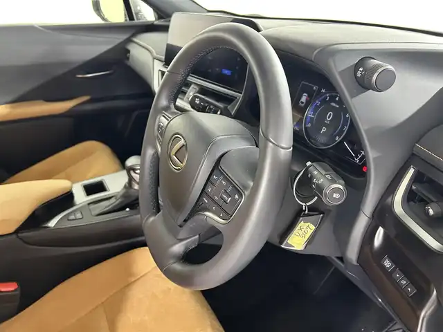レクサス ＵＸ 200 佐賀県 2023(令5)年 0.8万km ソニッククォーツ 純正12.3インチナビ/AM/FM/USB/Bluetooth/フルセグTV/レクサスセーフティシステム/レーダークルーズコントロール/レーンキープアシスト/バックカメラ/ビルトインETC2.0/前後コーナーセンサー/前後ドライブレコーダー/MTモード付/純正フロアマット/LEDヘッドライト/ドアミラーヒーター/スマートキー/純正17インチアルミホイール