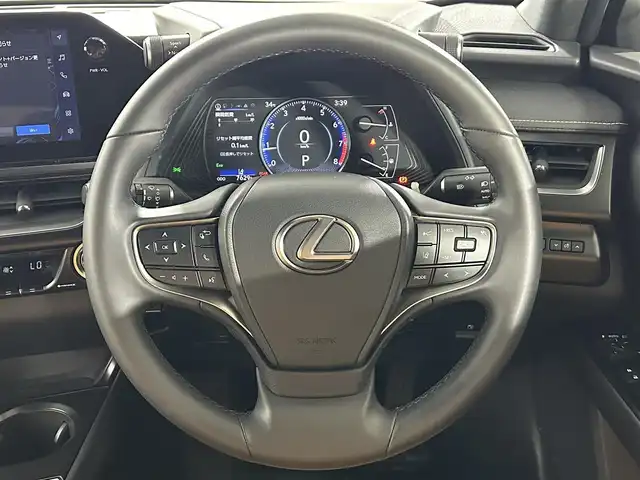 レクサス ＵＸ 200 佐賀県 2023(令5)年 0.8万km ソニッククォーツ 純正12.3インチナビ/AM/FM/USB/Bluetooth/フルセグTV/レクサスセーフティシステム/レーダークルーズコントロール/レーンキープアシスト/バックカメラ/ビルトインETC2.0/前後コーナーセンサー/前後ドライブレコーダー/MTモード付/純正フロアマット/LEDヘッドライト/ドアミラーヒーター/スマートキー/純正17インチアルミホイール