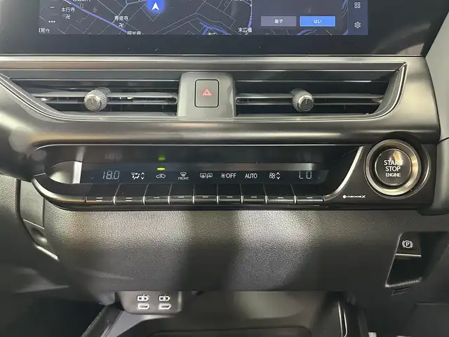 レクサス ＵＸ 200 佐賀県 2023(令5)年 0.8万km ソニッククォーツ 純正12.3インチナビ/AM/FM/USB/Bluetooth/フルセグTV/レクサスセーフティシステム/レーダークルーズコントロール/レーンキープアシスト/バックカメラ/ビルトインETC2.0/前後コーナーセンサー/前後ドライブレコーダー/MTモード付/純正フロアマット/LEDヘッドライト/ドアミラーヒーター/スマートキー/純正17インチアルミホイール