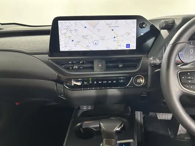 レクサス ＵＸ 200 佐賀県 2023(令5)年 0.8万km ソニッククォーツ 純正12.3インチナビ/AM/FM/USB/Bluetooth/フルセグTV/レクサスセーフティシステム/レーダークルーズコントロール/レーンキープアシスト/バックカメラ/ビルトインETC2.0/前後コーナーセンサー/前後ドライブレコーダー/MTモード付/純正フロアマット/LEDヘッドライト/ドアミラーヒーター/スマートキー/純正17インチアルミホイール