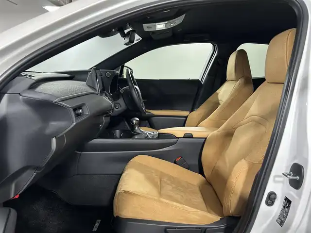 レクサス ＵＸ 200 佐賀県 2023(令5)年 0.8万km ソニッククォーツ 純正12.3インチナビ/AM/FM/USB/Bluetooth/フルセグTV/レクサスセーフティシステム/レーダークルーズコントロール/レーンキープアシスト/バックカメラ/ビルトインETC2.0/前後コーナーセンサー/前後ドライブレコーダー/MTモード付/純正フロアマット/LEDヘッドライト/ドアミラーヒーター/スマートキー/純正17インチアルミホイール