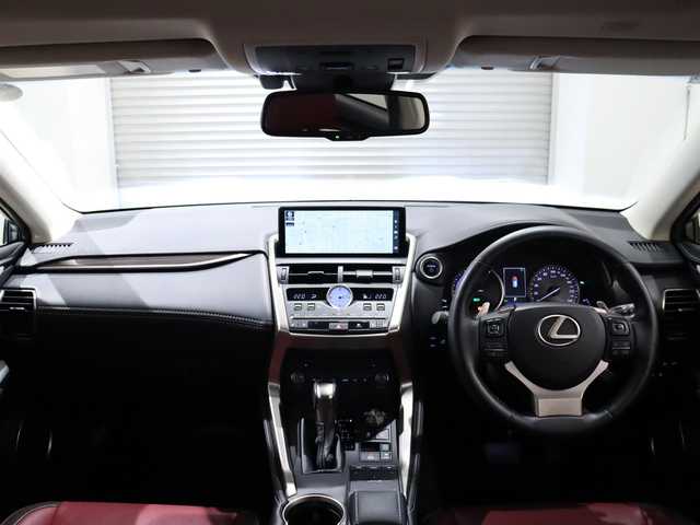 レクサス ＮＸ 300h バージョンL 静岡県 2019(平31)年 4.5万km ソニッククォーツ 赤革/純正ナビ/フルセグTV/サンルーフ/360°カメラ/HUD/ACC/BSM/LKA/衝突軽減ブレーキ/全席シートヒーター/前席ベンチレーション/パドルシフト