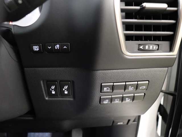 レクサス ＮＸ 300h バージョンL 静岡県 2019(平31)年 4.5万km ソニッククォーツ 赤革/純正ナビ/フルセグTV/サンルーフ/360°カメラ/HUD/ACC/BSM/LKA/衝突軽減ブレーキ/全席シートヒーター/前席ベンチレーション/パドルシフト