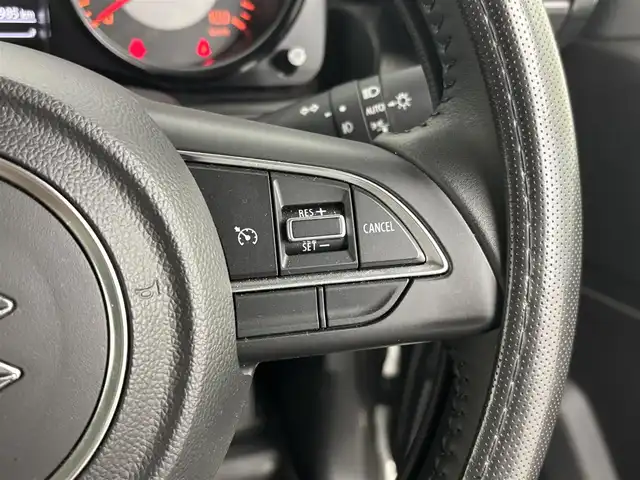 スズキ ジムニー シエラ JC 埼玉県 2024(令6)年 1.3万km ミディアムグレー ４WD/デュアルセンサーブレーキサポート/レーダークルーズコントロール/レーンキープアシスト/横滑り防止装置/盗難防止装置/ダウンヒルアシストコントロール/コーナーセンサー/衝突軽減システム/オートライト/LEDヘッドライト/純正15インチアルミホイール/ETC/プッシュスタート/スマートキー