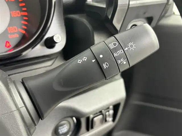 スズキ ジムニー シエラ JC 埼玉県 2024(令6)年 1.3万km ミディアムグレー ４WD/デュアルセンサーブレーキサポート/レーダークルーズコントロール/レーンキープアシスト/横滑り防止装置/盗難防止装置/ダウンヒルアシストコントロール/コーナーセンサー/衝突軽減システム/オートライト/LEDヘッドライト/純正15インチアルミホイール/ETC/プッシュスタート/スマートキー