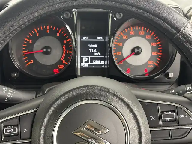 スズキ ジムニー シエラ JC 埼玉県 2024(令6)年 1.3万km ミディアムグレー ４WD/デュアルセンサーブレーキサポート/レーダークルーズコントロール/レーンキープアシスト/横滑り防止装置/盗難防止装置/ダウンヒルアシストコントロール/コーナーセンサー/衝突軽減システム/オートライト/LEDヘッドライト/純正15インチアルミホイール/ETC/プッシュスタート/スマートキー
