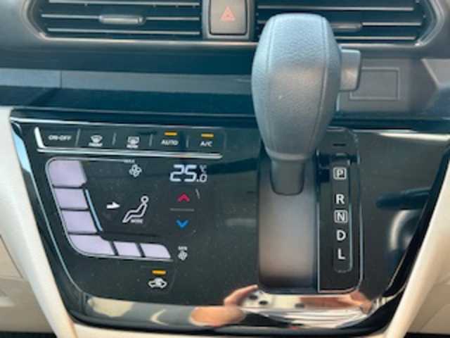 日産 ルークス X 静岡県 2022(令4)年 3.2万km ホワイトパール ハンズフリーオートスライドドア/コーナーセンサー/ビルトインETC/プッシュスタート/横滑り防止装置/アイドリングストップ/ステアリングスイッチ/オートライト/ヘッドライトレベライザー