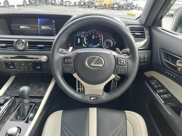 レクサス ＧＳ Ｆ 東京都 2016(平28)年 2.7万km ホワイトノーヴァガラスフレーク ムーンルーフ/ヘッドアップディスプレイ/セミアニリン本革シート/3眼LEDヘッドライト/純正ナビ/バックカメラ/ビルトインETC2.0/ドライブレコーダー/パワーバックドア/パドルシフト/シートヒーター/ベンチレーションシート/純正19インチAW/Lexus Safety System ＋/・プリクラッシュセーフティ/・レーンキーピングアシスト/・アダプティブハイビームシステム/・レーダークルーズコントロール/・コーナーセンサー