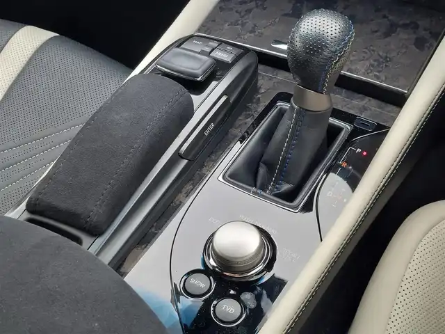レクサス ＧＳ Ｆ 東京都 2016(平28)年 2.7万km ホワイトノーヴァガラスフレーク ムーンルーフ/ヘッドアップディスプレイ/セミアニリン本革シート/3眼LEDヘッドライト/純正ナビ/バックカメラ/ビルトインETC2.0/ドライブレコーダー/パワーバックドア/パドルシフト/シートヒーター/ベンチレーションシート/純正19インチAW/Lexus Safety System ＋/・プリクラッシュセーフティ/・レーンキーピングアシスト/・アダプティブハイビームシステム/・レーダークルーズコントロール/・コーナーセンサー