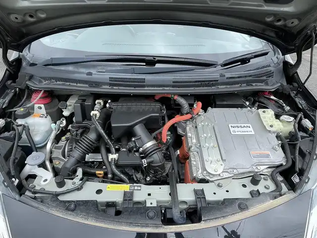 日産 ノート e－パワー ニスモ 岩手県 2017(平29)年 6.1万km スーパーブラック ワンオーナー/純正ナビ/AM/FM/CD/Bluetooth/フルセグTV/純正オーディオ/バックカメラ/アラウンドビューモニター/デジタルインナーミラー/ETC/衝突被害軽減ブレーキ/レーンキープアシスト/横滑り防止装置/オートライト/LED/HIDヘッドライト/フォグランプ/スマートキー/プッシュスタート/電動格納ミラー/純正15インチAW/純正フロアマット/純正ドアバイザー/保証書/取扱説明書