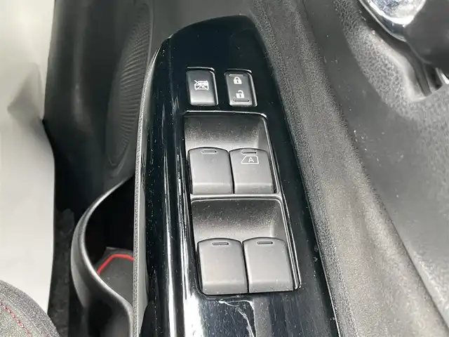 日産 ノート e－パワー ニスモ 岩手県 2017(平29)年 6.1万km スーパーブラック ワンオーナー/純正ナビ/AM/FM/CD/Bluetooth/フルセグTV/純正オーディオ/バックカメラ/アラウンドビューモニター/デジタルインナーミラー/ETC/衝突被害軽減ブレーキ/レーンキープアシスト/横滑り防止装置/オートライト/LED/HIDヘッドライト/フォグランプ/スマートキー/プッシュスタート/電動格納ミラー/純正15インチAW/純正フロアマット/純正ドアバイザー/保証書/取扱説明書