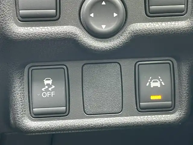 日産 ノート e－パワー ニスモ 岩手県 2017(平29)年 6.1万km スーパーブラック ワンオーナー/純正ナビ/AM/FM/CD/Bluetooth/フルセグTV/純正オーディオ/バックカメラ/アラウンドビューモニター/デジタルインナーミラー/ETC/衝突被害軽減ブレーキ/レーンキープアシスト/横滑り防止装置/オートライト/LED/HIDヘッドライト/フォグランプ/スマートキー/プッシュスタート/電動格納ミラー/純正15インチAW/純正フロアマット/純正ドアバイザー/保証書/取扱説明書
