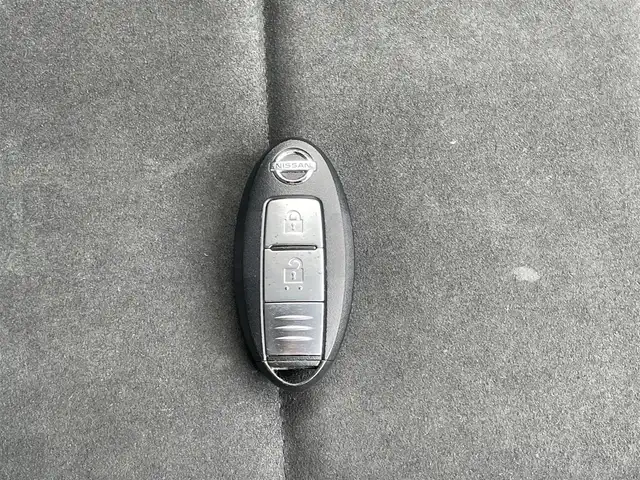 日産 ノート e－パワー ニスモ 岩手県 2017(平29)年 6.1万km スーパーブラック ワンオーナー/純正ナビ/AM/FM/CD/Bluetooth/フルセグTV/純正オーディオ/バックカメラ/アラウンドビューモニター/デジタルインナーミラー/ETC/衝突被害軽減ブレーキ/レーンキープアシスト/横滑り防止装置/オートライト/LED/HIDヘッドライト/フォグランプ/スマートキー/プッシュスタート/電動格納ミラー/純正15インチAW/純正フロアマット/純正ドアバイザー/保証書/取扱説明書