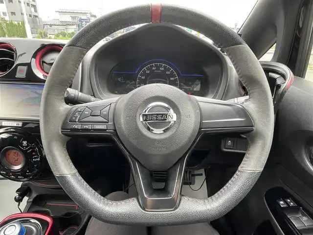 日産 ノート e－パワー ニスモ 岩手県 2017(平29)年 6.1万km スーパーブラック ワンオーナー/純正ナビ/AM/FM/CD/Bluetooth/フルセグTV/純正オーディオ/バックカメラ/アラウンドビューモニター/デジタルインナーミラー/ETC/衝突被害軽減ブレーキ/レーンキープアシスト/横滑り防止装置/オートライト/LED/HIDヘッドライト/フォグランプ/スマートキー/プッシュスタート/電動格納ミラー/純正15インチAW/純正フロアマット/純正ドアバイザー/保証書/取扱説明書