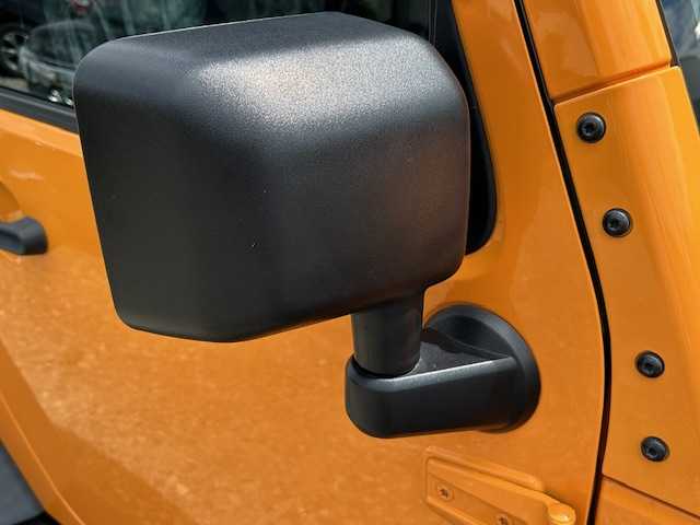 クライスラー・ジープ ジープ ラングラー マウンテン 道東・釧路十勝 2012(平24)年 7.1万km 黄 ４WD/社外SDナビ(AVIC-MRZ09)/CD/DVD/BT/フルセグTV/バックカメラ/左サイドカメラ/クルーズコントロール/革巻きステアリング/ミラーヒーター/ドアバイザー/ドライブレコーダー/ETC/キーレス