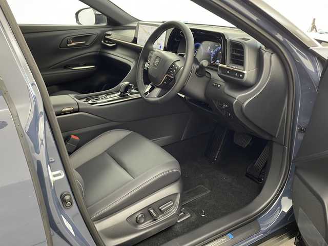 トヨタ クラウン エステート Z 兵庫県 2025(令7)年 0.1千km グレーⅡ ・登録済未使用車/・Toyota　Safety　Sense/・プリクラッシュセーフティ/・レーンチェンジアシスト/・レーントレーシングアシスト/・レーンディパチャーアラート/・レーダークルーズコントロール/・アダプティブハイビームアシスト/・ロードサインアシスト/・ブラインドスポットモニター/・トヨタチームメイト/・12.3インチディスプレイオーディオplus/フルセグ/USB/Apple CarPlay/Android Auto/・トヨタプレミアムサウンドシステム/・パノラミックビューモニター/・ビルトインETC2.0/・本革シート/・左右パワーシート/・左右シートヒーター/・左右エアシート/・ハンズフリーパワーバックドア/・カラードヘッドアップディスプレイ/・デジタルインナーミラー/・ドライブレコーダー（前後）/・ルーフレール/・おくだけ充電/・イルミネーテッドエントリーシステム/・スマートキー/・LEDライト