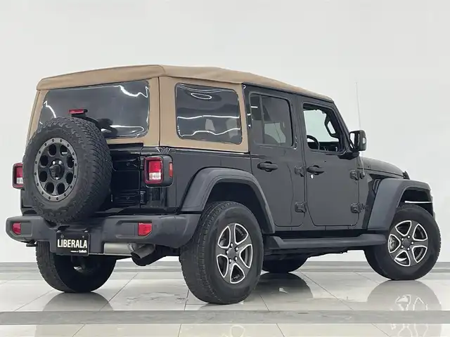 クライスラー・ジープ ジープ ラングラー アンリミテッド ブラック&タン 岡山県 2020(令2)年 5.5万km ブラック 100台限定/7インチタッチパネルモニター/アップルカープレイ/アンドロイドオート/リアパークアシスト/リアカメラ/フロント・サイドカメラ/プレミアムタンソフトトップ/アダプティブクルーズコントロール/タンファブリックシート/サイドステップ/純正17インチアルミ/マットブラックエンブレム/ヒーテッドドアミラー/ヒルスタートアシスト/アイドリングストップ/ETC/ドラレコ