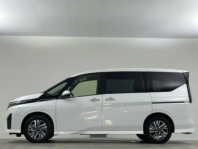 日産 セレナ e－パワー ハイウェイスター V 埼玉県 2025(令7)年 0.1千km ブリリアントホワイトパール プロパイロット　純正１２．３インチナビ　アラウンドビューモニター デジタルインナーミラー ブラインドスポットモニター 両側パワースライドドア 衝突軽減システム スペアキー 置くだけ充電 ETC