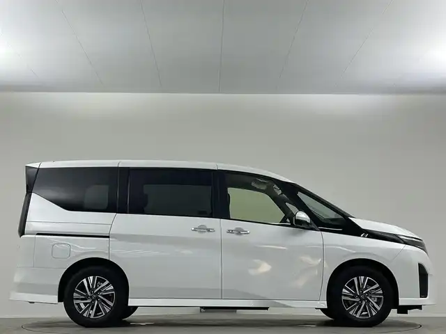 日産 セレナ e－パワー ハイウェイスター V 埼玉県 2025(令7)年 0.1千km ブリリアントホワイトパール プロパイロット　純正１２．３インチナビ　アラウンドビューモニター デジタルインナーミラー ブラインドスポットモニター 両側パワースライドドア 衝突軽減システム スペアキー 置くだけ充電 ETC