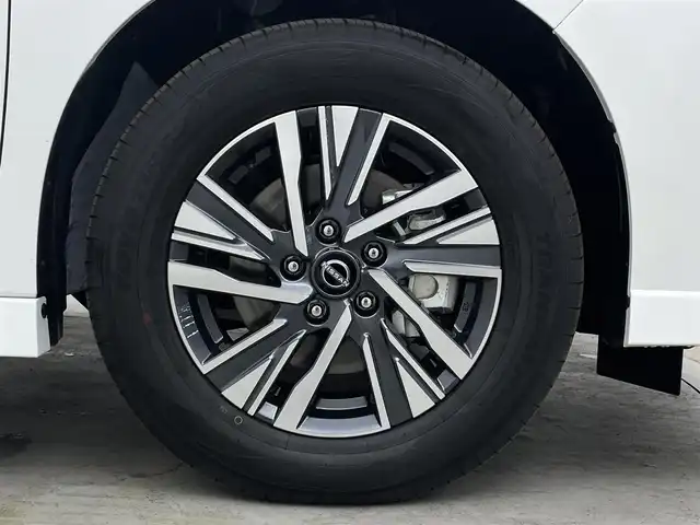 日産 セレナ e－パワー ハイウェイスター V 埼玉県 2025(令7)年 0.1千km ブリリアントホワイトパール プロパイロット　純正１２．３インチナビ　アラウンドビューモニター デジタルインナーミラー ブラインドスポットモニター 両側パワースライドドア 衝突軽減システム スペアキー 置くだけ充電 ETC