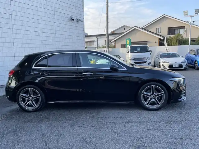 メルセデス・ベンツ Ｍ・ベンツ Ａ２００ｄ AMGライン 大分県 2021(令3)年 4.6万km コスモスブラック ハーフレザーシート/メーカーOPナビ 【フルセグ/BTオーディオ/USB】/バックカメラ/純正18インチアルミホイール/レーダークルーズコントロール/レーンキープアシスト/アクティブブレーキアシスト/道路標識アシスト/アテンションアシスト/ブラインドスポットモニター/レーンチェンジアシスト/電動パーキングブレーキ/クリアランスソナー/ドライブレコーダー/充電用CタイプUSBソケット/前席シートヒーター/前席パワーシート/LEDヘッドライト/リアフォグランプ/オートライト/ウインカーミラー/レザーステアリング/チルトステアリング/エンジンプッシュスタート/アイドリングストップ/リアプライバシーガラス/フロアマット/電動格納ミラー/サイド＆Wエアバッグ/ABS/スマートキー×2/保証書/車両取説
