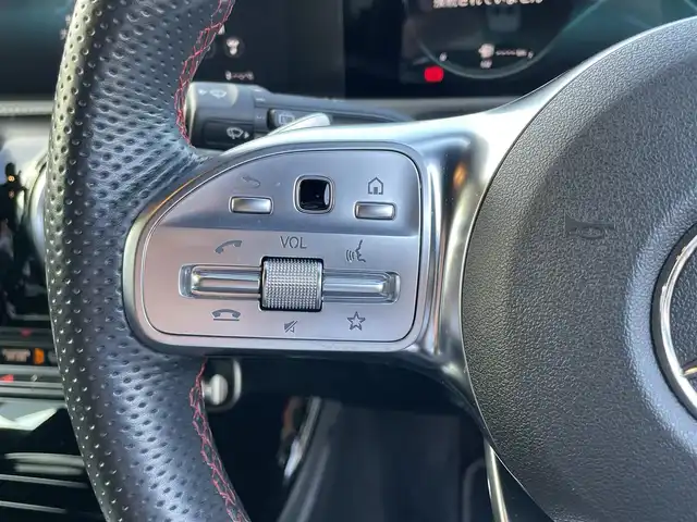 メルセデス・ベンツ Ｍ・ベンツ Ａ２００ｄ AMGライン 大分県 2021(令3)年 4.6万km コスモスブラック ハーフレザーシート/メーカーOPナビ 【フルセグ/BTオーディオ/USB】/バックカメラ/純正18インチアルミホイール/レーダークルーズコントロール/レーンキープアシスト/アクティブブレーキアシスト/道路標識アシスト/アテンションアシスト/ブラインドスポットモニター/レーンチェンジアシスト/電動パーキングブレーキ/クリアランスソナー/ドライブレコーダー/充電用CタイプUSBソケット/前席シートヒーター/前席パワーシート/LEDヘッドライト/リアフォグランプ/オートライト/ウインカーミラー/レザーステアリング/チルトステアリング/エンジンプッシュスタート/アイドリングストップ/リアプライバシーガラス/フロアマット/電動格納ミラー/サイド＆Wエアバッグ/ABS/スマートキー×2/保証書/車両取説