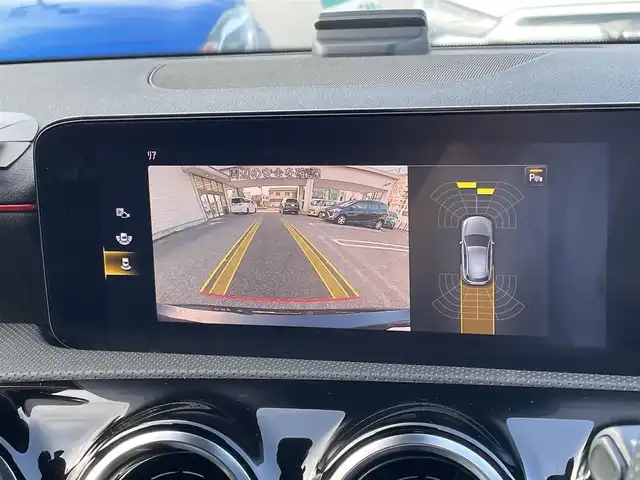 メルセデス・ベンツ Ｍ・ベンツ Ａ２００ｄ AMGライン 大分県 2021(令3)年 4.6万km コスモスブラック ハーフレザーシート/メーカーOPナビ 【フルセグ/BTオーディオ/USB】/バックカメラ/純正18インチアルミホイール/レーダークルーズコントロール/レーンキープアシスト/アクティブブレーキアシスト/道路標識アシスト/アテンションアシスト/ブラインドスポットモニター/レーンチェンジアシスト/電動パーキングブレーキ/クリアランスソナー/ドライブレコーダー/充電用CタイプUSBソケット/前席シートヒーター/前席パワーシート/LEDヘッドライト/リアフォグランプ/オートライト/ウインカーミラー/レザーステアリング/チルトステアリング/エンジンプッシュスタート/アイドリングストップ/リアプライバシーガラス/フロアマット/電動格納ミラー/サイド＆Wエアバッグ/ABS/スマートキー×2/保証書/車両取説